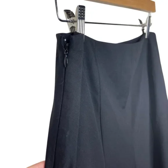 BANANA REPUBLIC | Black High Waist Flared Skirt with Side Zipper | Size 4 - Picture 3 of 9